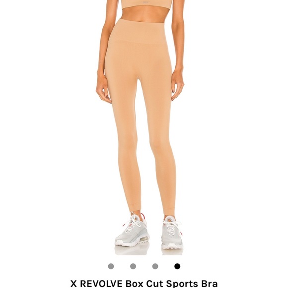 Set Active x Revolve set - Picture 4 of 7